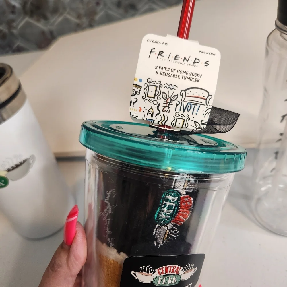 Friends New Travel Mug Water Bottle Coffee Cup Lot Socks Gifts - Picture 5 of 8
